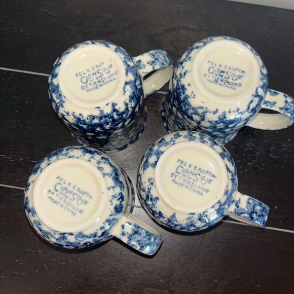 Set of 4 Mugs | Folk Craft by Tienshan | Cabin in the Snow | Sponge painted - Picture 9 of 11